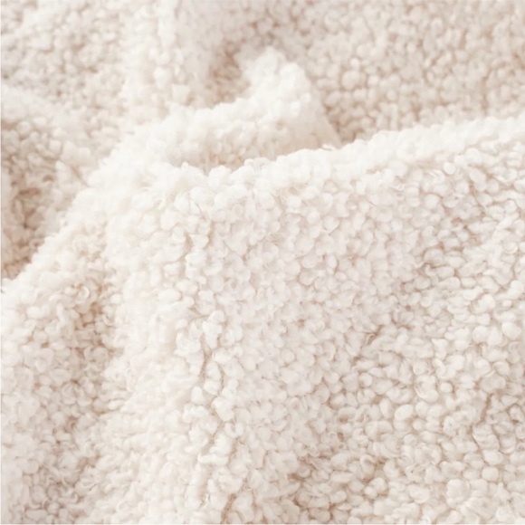 Jillian Harris x Canvas White Sherpa Throw - Picture 4 of 4